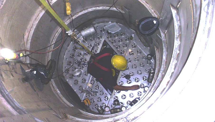 Tray Installation in an Absorption Column